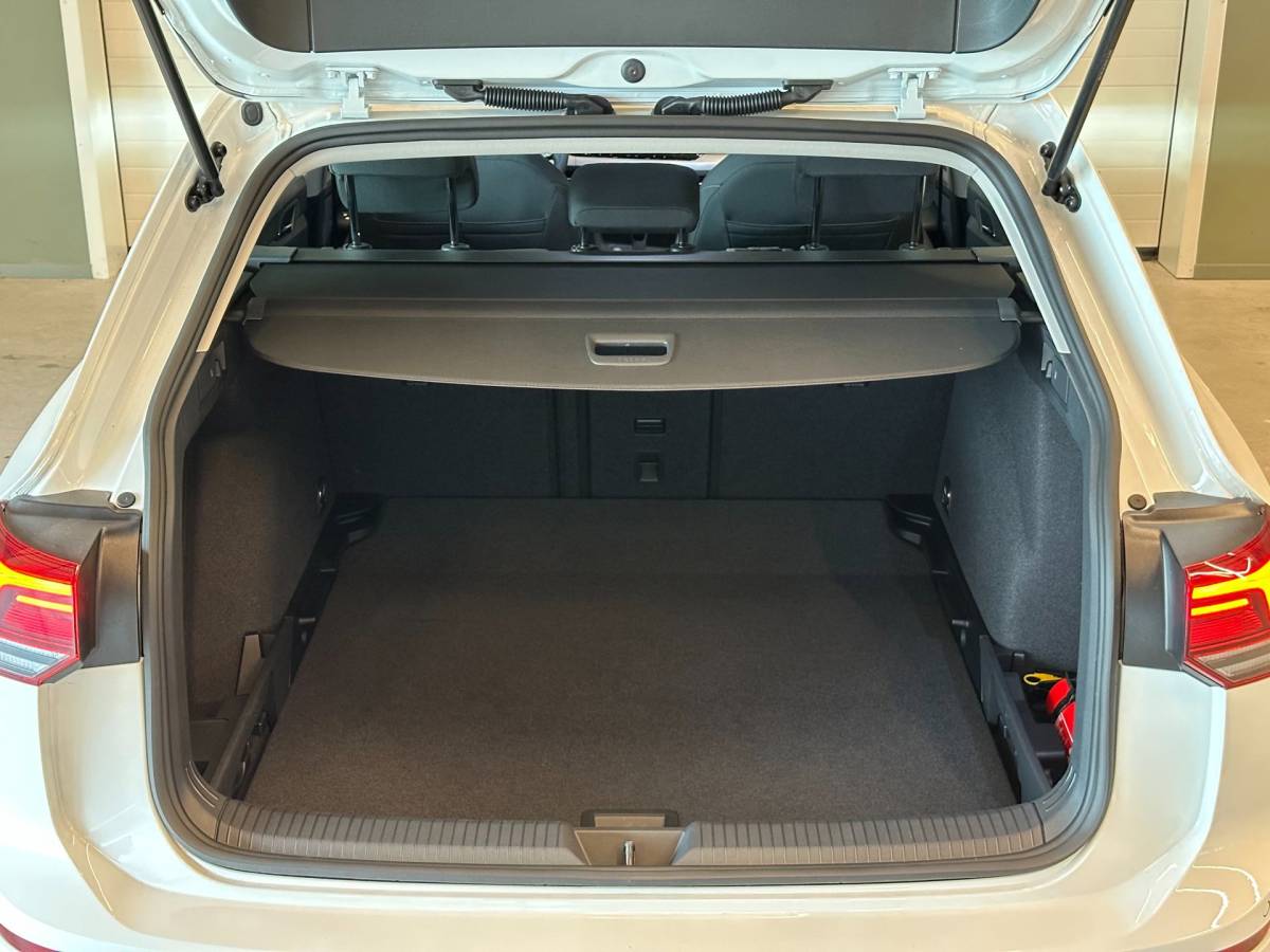 Volkswagen Golf Volkswagen Golf Variant 1.5 TSI LIFE BUSINESS/APPLE CARPLAY+ANDROID/MEMORYSEATS/CRUISECONTROL/LED/LM-VELG/CLIMA AIRCO/17.291km NAP