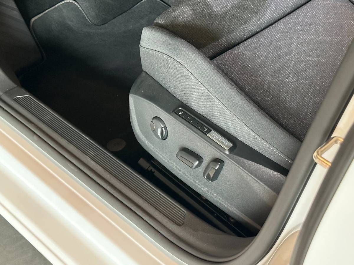 Volkswagen Golf Volkswagen Golf Variant 1.5 TSI LIFE BUSINESS/APPLE CARPLAY+ANDROID/MEMORYSEATS/CRUISECONTROL/LED/LM-VELG/CLIMA AIRCO/17.291km NAP