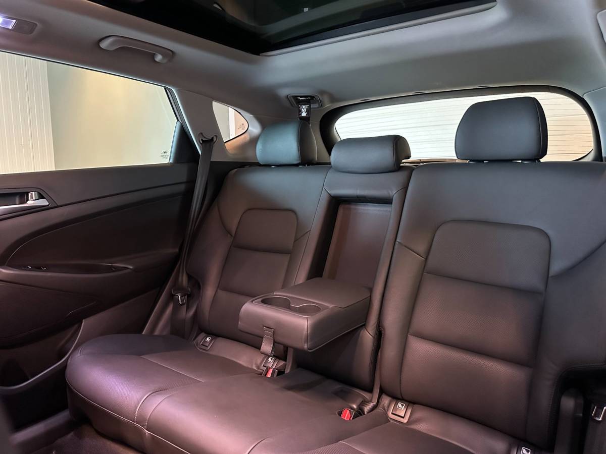Hyundai Tucson Hyundai Tucson 1.6 T-GDi 4WD AUTOMAAT PREMIUM|CLIMA AIRCO|PANORAMADAK|CRUISECONTROL|LEDEREN BEKLEDING|TREKHAAK|XENON|NAVIGATIE|NAP