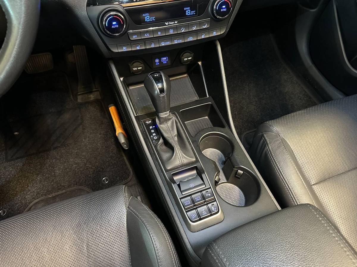 Hyundai Tucson Hyundai Tucson 1.6 T-GDi 4WD AUTOMAAT PREMIUM|CLIMA AIRCO|PANORAMADAK|CRUISECONTROL|LEDEREN BEKLEDING|TREKHAAK|XENON|NAVIGATIE|NAP