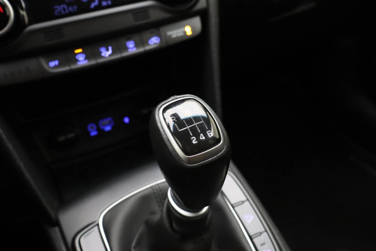 Hyundai Kona Hyundai Kona 1.0T 120pk Fashion | Navigatie | Trekhaak | Climate control | Achteruitrijcamera | Cruise control | Keyless | Lichtmetalen velgen | Parkeersensoren