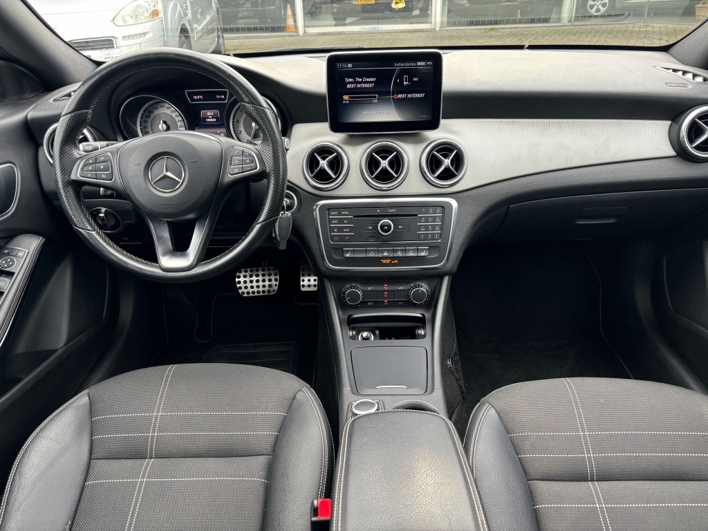 Mercedes-Benz CLA Mercedes-benz CLA-klasse Shooting Brake 200 OrangeArt Edition Camera Panorama Bluetooth