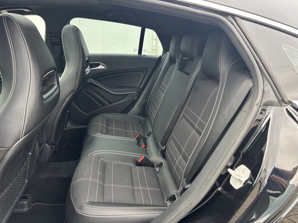 Mercedes-Benz CLA Mercedes-benz CLA-klasse Shooting Brake 200 OrangeArt Edition Camera Panorama Bluetooth