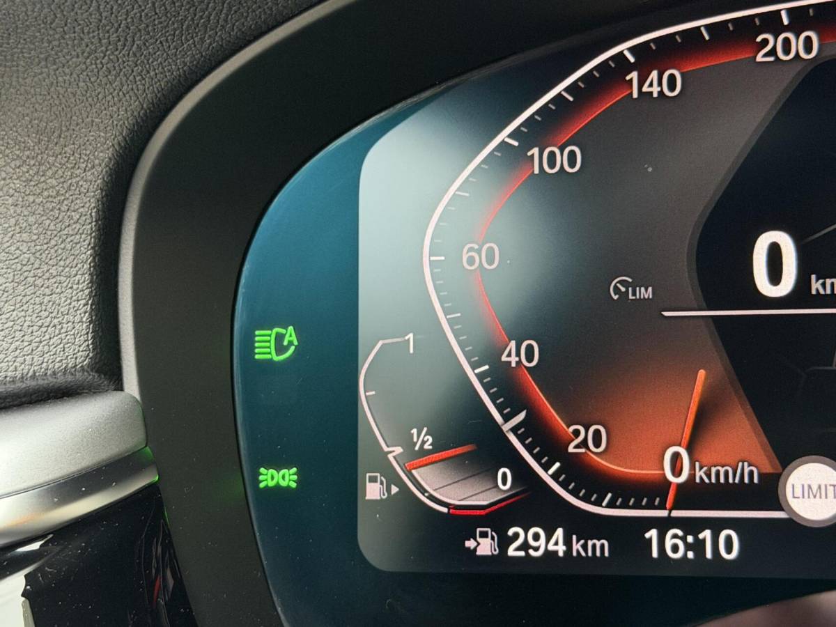 BMW 5 Serie BMW 5-serie Touring 520i High Executive Automaat | Apple CarPlay | Leren bekleding | Stoelverwarming | LED verlichting | Comfortstoelen met memory-functie | Draadloze telefoonlader | Achteruitrijcamera