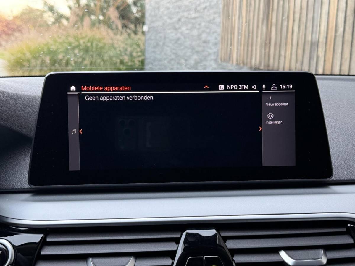 BMW 5 Serie BMW 5-serie Touring 520i High Executive Automaat | Apple CarPlay | Leren bekleding | Stoelverwarming | LED verlichting | Comfortstoelen met memory-functie | Draadloze telefoonlader | Achteruitrijcamera