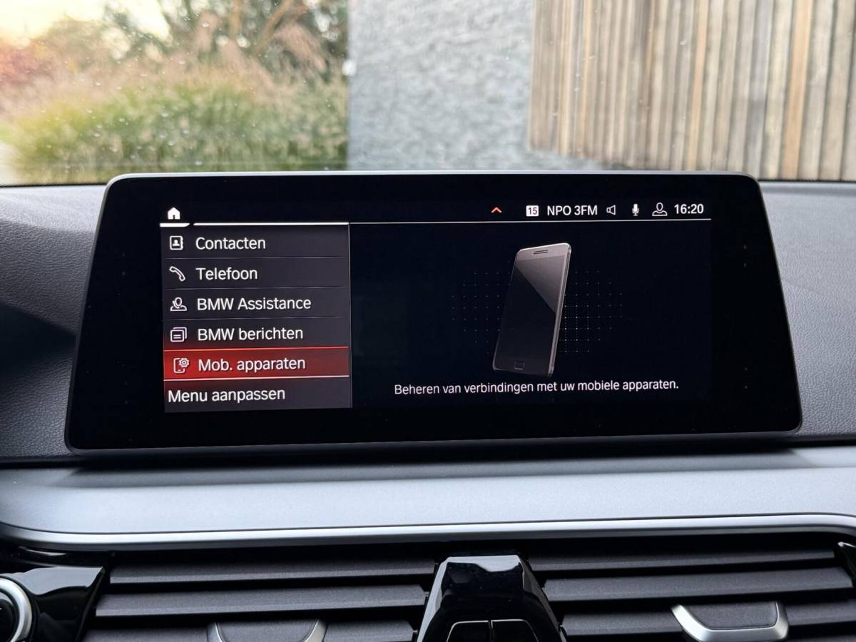 BMW 5 Serie BMW 5-serie Touring 520i High Executive Automaat | Apple CarPlay | Leren bekleding | Stoelverwarming | LED verlichting | Comfortstoelen met memory-functie | Draadloze telefoonlader | Achteruitrijcamera