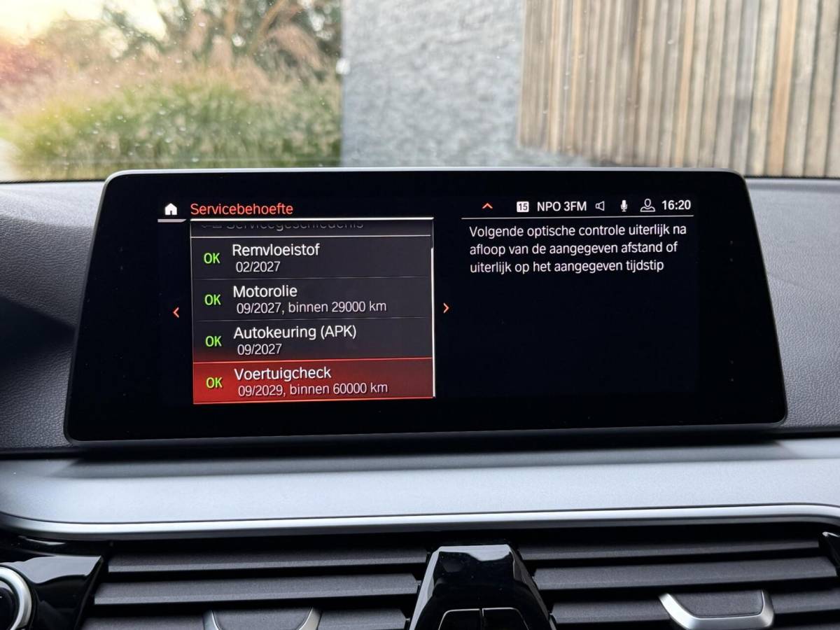 BMW 5 Serie BMW 5-serie Touring 520i High Executive Automaat | Apple CarPlay | Leren bekleding | Stoelverwarming | LED verlichting | Comfortstoelen met memory-functie | Draadloze telefoonlader | Achteruitrijcamera