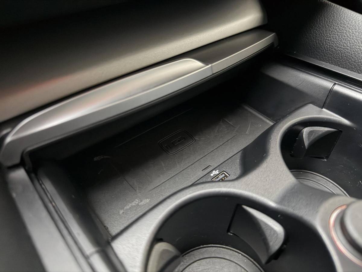 BMW 5 Serie BMW 5-serie Touring 520i High Executive Automaat | Apple CarPlay | Leren bekleding | Stoelverwarming | LED verlichting | Comfortstoelen met memory-functie | Draadloze telefoonlader | Achteruitrijcamera