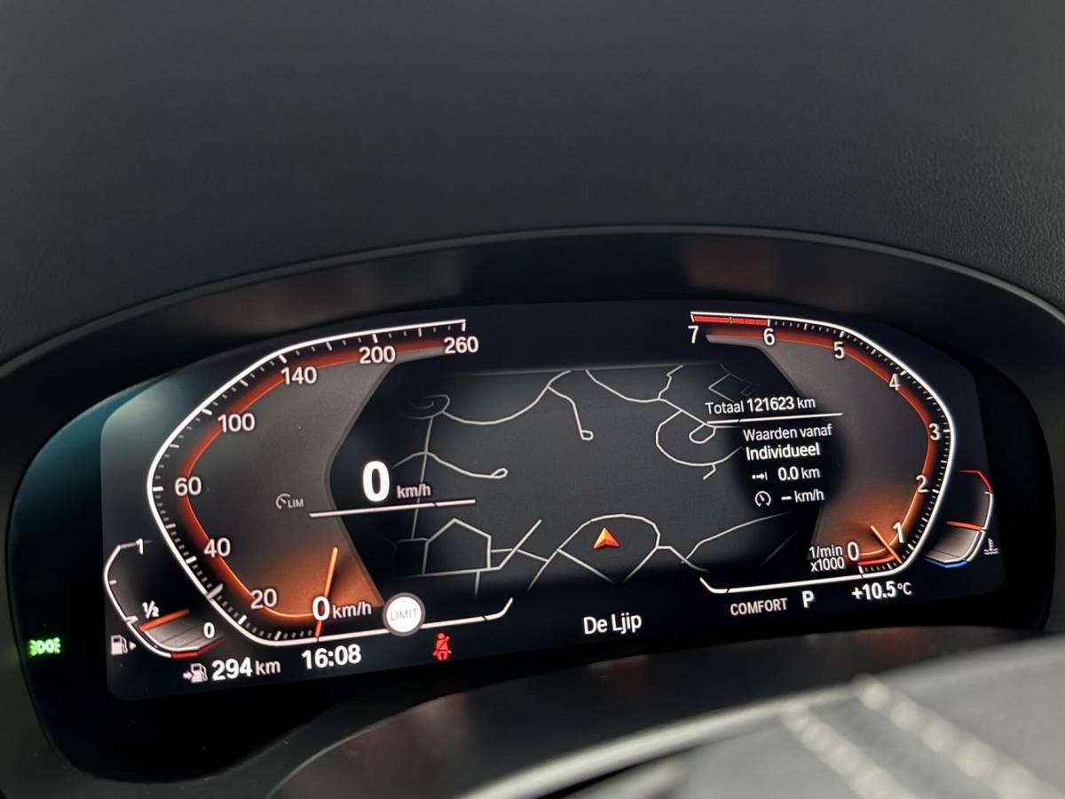 BMW 5 Serie BMW 5-serie Touring 520i High Executive Automaat | Apple CarPlay | Leren bekleding | Stoelverwarming | LED verlichting | Comfortstoelen met memory-functie | Draadloze telefoonlader | Achteruitrijcamera