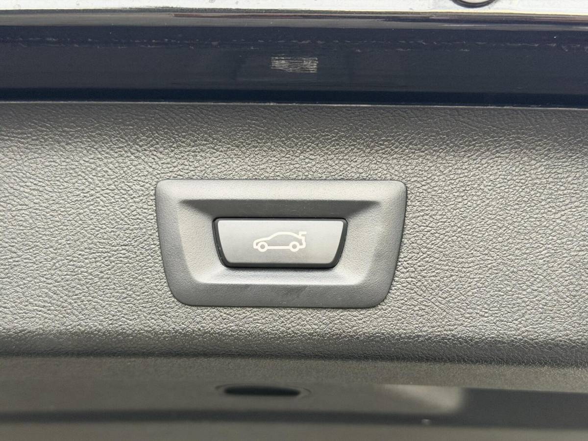 BMW 5 Serie BMW 5-serie Touring 520i High Executive Automaat | Apple CarPlay | Leren bekleding | Stoelverwarming | LED verlichting | Comfortstoelen met memory-functie | Draadloze telefoonlader | Achteruitrijcamera