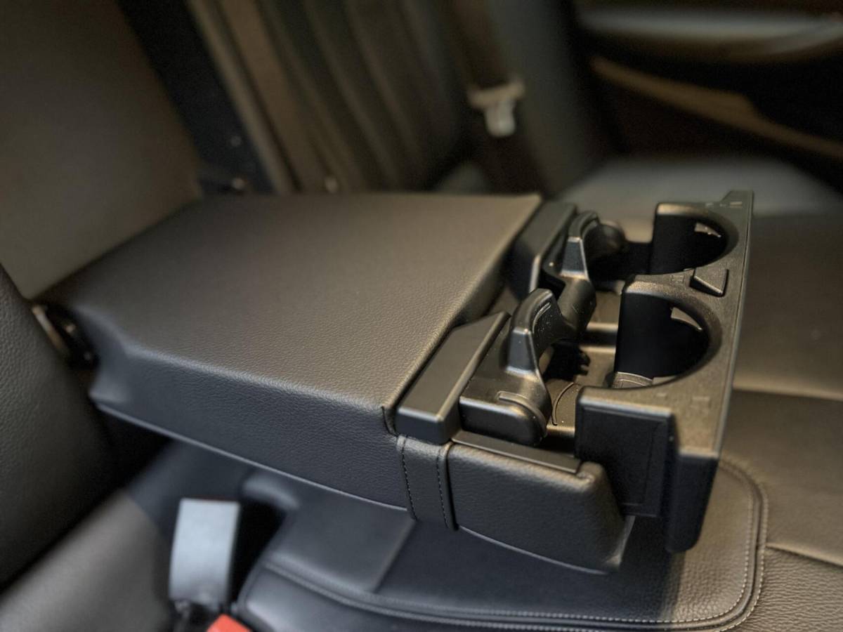 BMW 5 Serie BMW 5-serie Touring 520i High Executive Automaat | Apple CarPlay | Leren bekleding | Stoelverwarming | LED verlichting | Comfortstoelen met memory-functie | Draadloze telefoonlader | Achteruitrijcamera