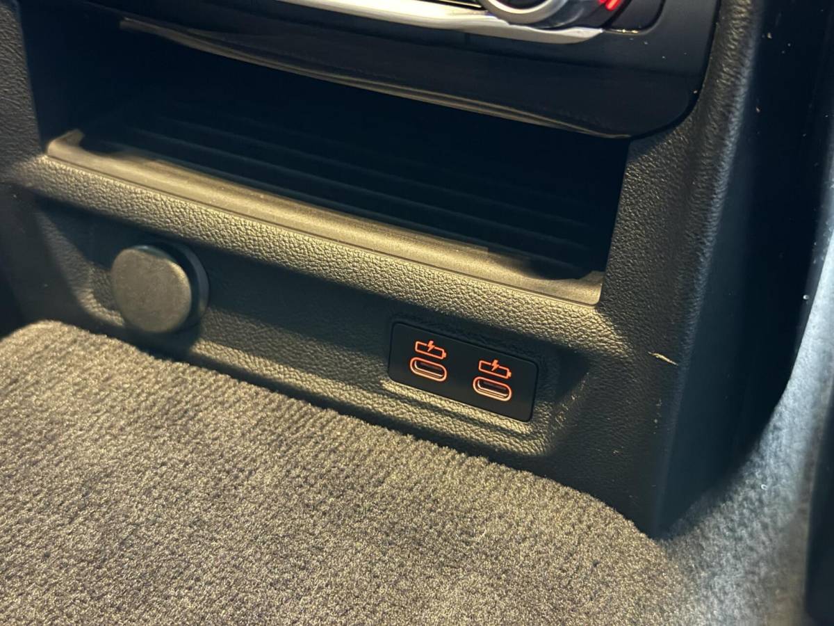 BMW 5 Serie BMW 5-serie Touring 520i High Executive Automaat | Apple CarPlay | Leren bekleding | Stoelverwarming | LED verlichting | Comfortstoelen met memory-functie | Draadloze telefoonlader | Achteruitrijcamera