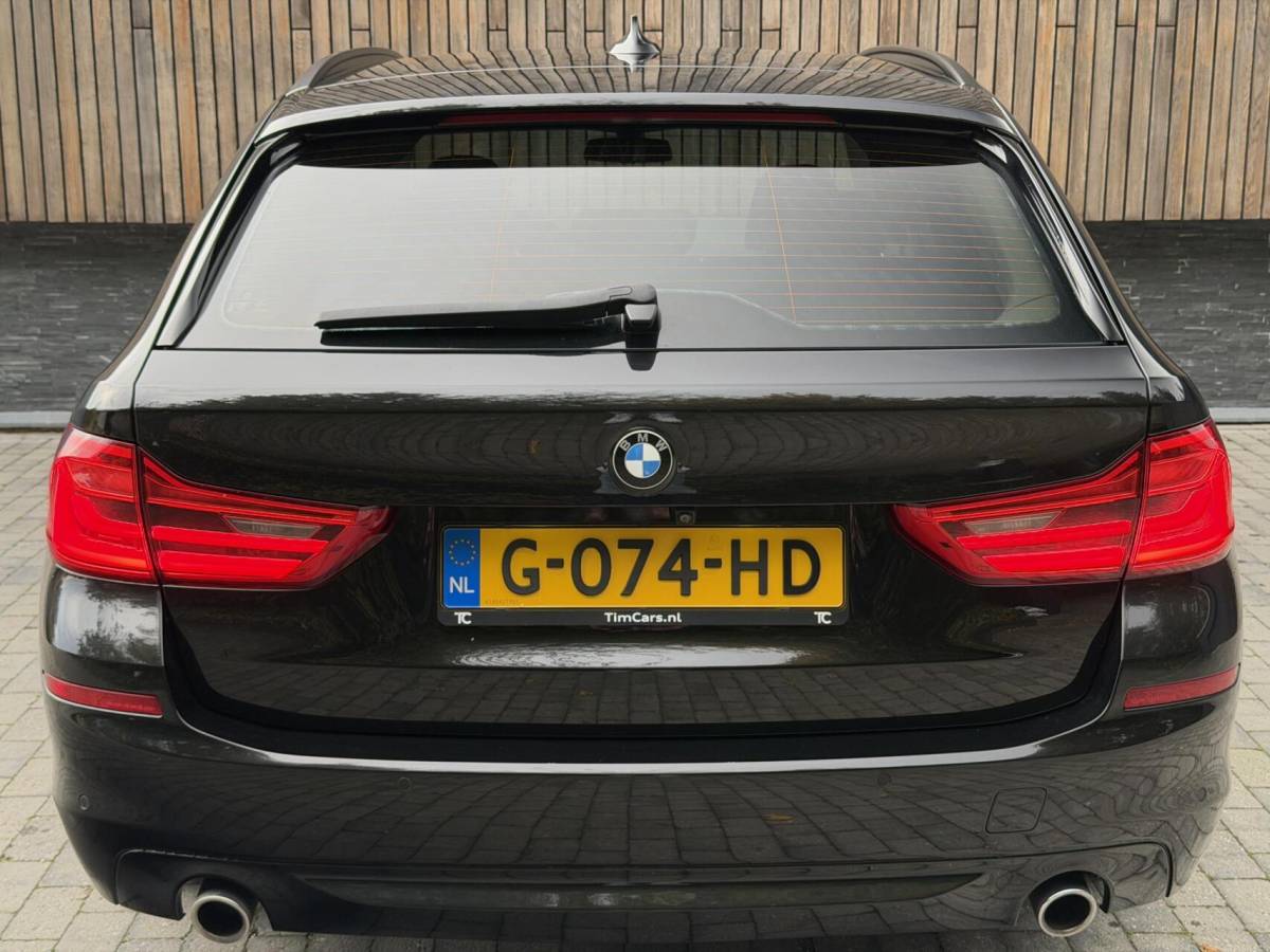 BMW 5 Serie BMW 5-serie Touring 520i High Executive Automaat | Apple CarPlay | Leren bekleding | Stoelverwarming | LED verlichting | Comfortstoelen met memory-functie | Draadloze telefoonlader | Achteruitrijcamera