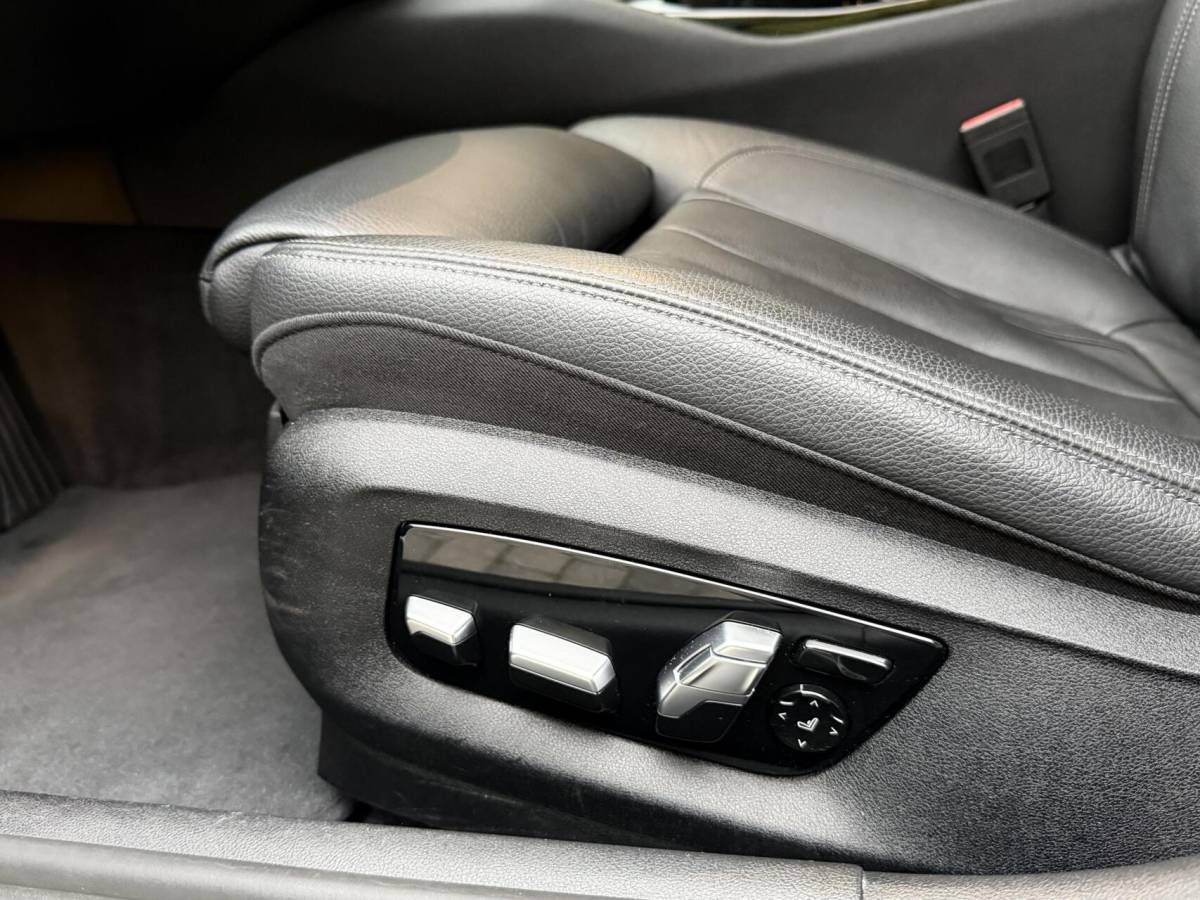 BMW 5 Serie BMW 5-serie Touring 520i High Executive Automaat | Apple CarPlay | Leren bekleding | Stoelverwarming | LED verlichting | Comfortstoelen met memory-functie | Draadloze telefoonlader | Achteruitrijcamera
