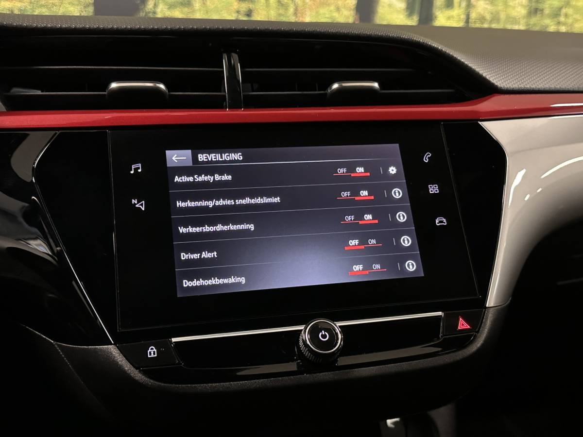 Opel Corsa Opel Corsa 1.2 GS Line | Cruise Control | Apple Carplay | Android Auto | Achteruitrijcamera | Parkeersensoren | Dodehoeksensor | DAB | Lane Assist