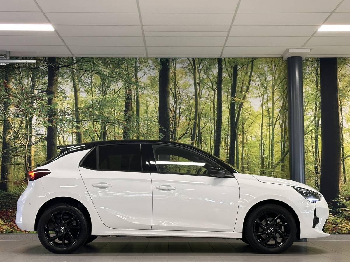 Opel Corsa Opel Corsa 1.2 GS Line | Cruise Control | Apple Carplay | Android Auto | Achteruitrijcamera | Parkeersensoren | Dodehoeksensor | DAB | Lane Assist