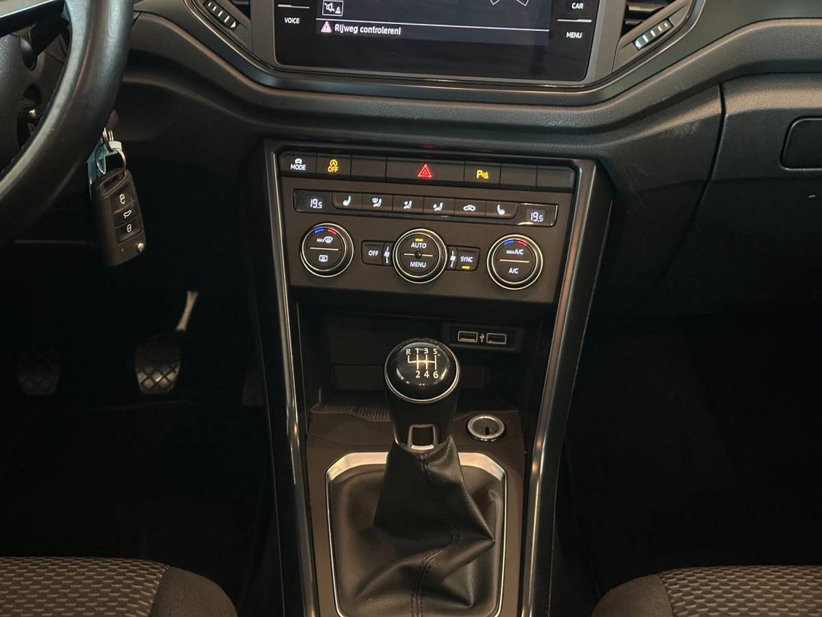 Volkswagen T-Roc Volkswagen T-Roc 1.0 TSI STYLE-uitv|CLIMA AIRCO|NAVIGATIE|CRUISE CONTROL|APPLE CARPLAY+ANDROID|ISOFIX|BLUETOOTH|LM-VELGEN|TREKHAAK