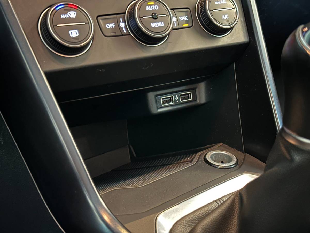 Volkswagen T-Roc Volkswagen T-Roc 1.0 TSI STYLE-uitv|CLIMA AIRCO|NAVIGATIE|CRUISE CONTROL|APPLE CARPLAY+ANDROID|ISOFIX|BLUETOOTH|LM-VELGEN|TREKHAAK