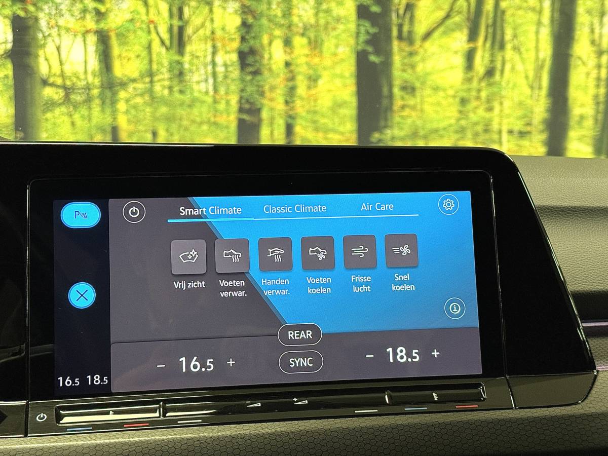 Volkswagen Golf Volkswagen Golf 2.0 TDI GTD | 200 PK! | Apple Carplay | Android Auto | Sfeerverlichting | Navigatie | Adaptieve Cruise Control | Lane Assist | IQ Light | LED | DAB | Dodehoek Sensor |