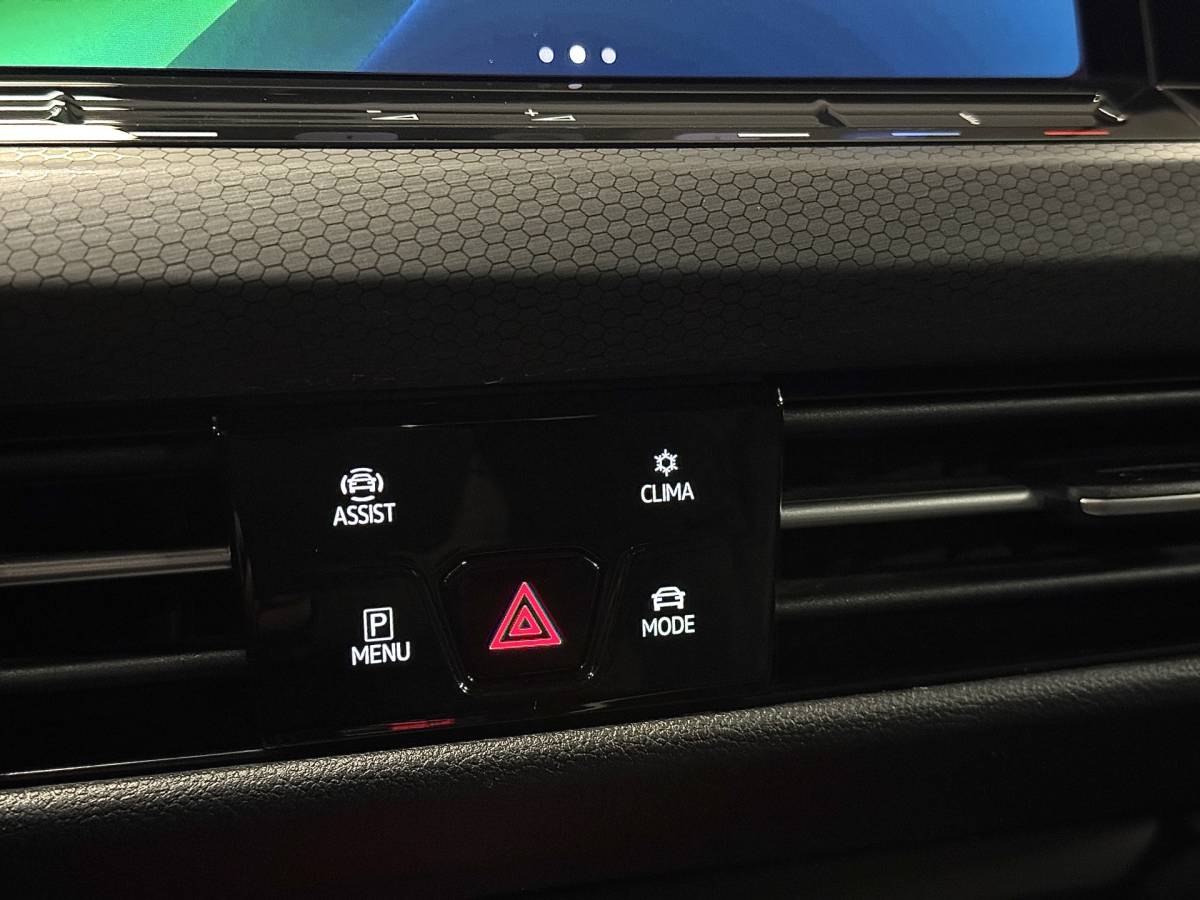 Volkswagen Golf Volkswagen Golf 2.0 TDI GTD | 200 PK! | Apple Carplay | Android Auto | Sfeerverlichting | Navigatie | Adaptieve Cruise Control | Lane Assist | IQ Light | LED | DAB | Dodehoek Sensor |