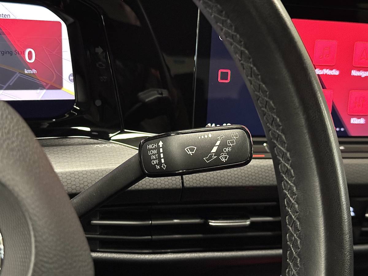 Volkswagen Golf Volkswagen Golf 2.0 TDI GTD | 200 PK! | Apple Carplay | Android Auto | Sfeerverlichting | Navigatie | Adaptieve Cruise Control | Lane Assist | IQ Light | LED | DAB | Dodehoek Sensor |