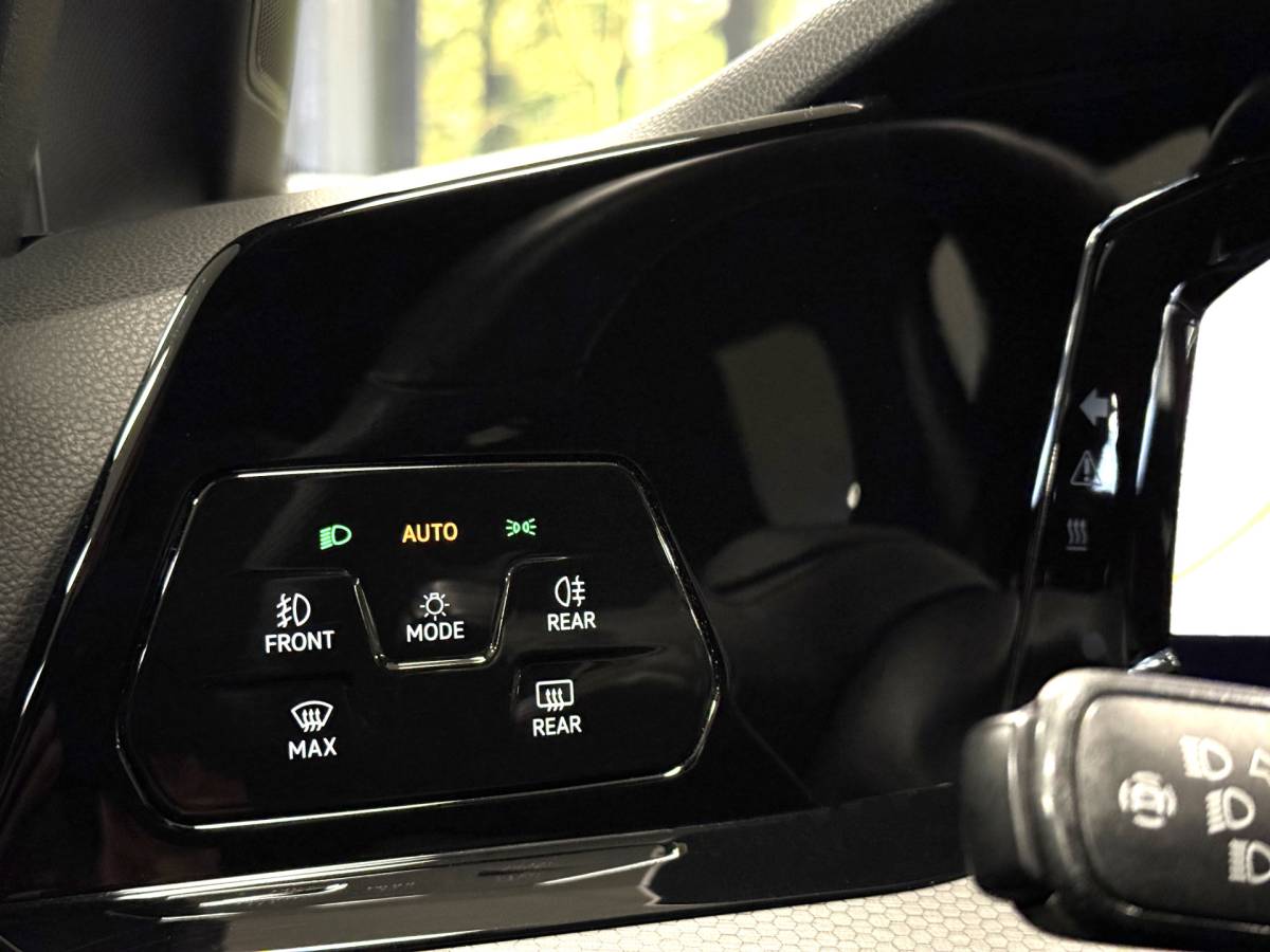 Volkswagen Golf Volkswagen Golf 2.0 TDI GTD | 200 PK! | Apple Carplay | Android Auto | Sfeerverlichting | Navigatie | Adaptieve Cruise Control | Lane Assist | IQ Light | LED | DAB | Dodehoek Sensor |