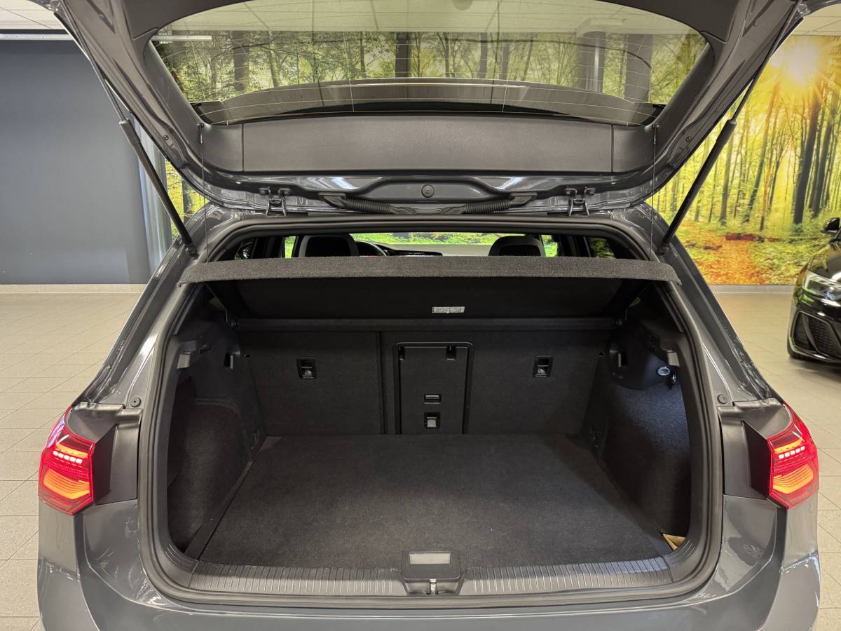 Volkswagen Golf Volkswagen Golf 2.0 TDI GTD | 200 PK! | Apple Carplay | Android Auto | Sfeerverlichting | Navigatie | Adaptieve Cruise Control | Lane Assist | IQ Light | LED | DAB | Dodehoek Sensor |