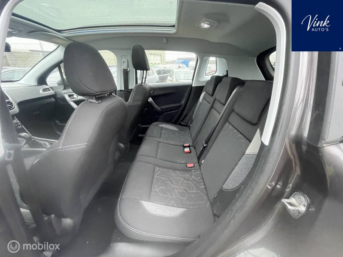 Peugeot 2008 Peugeot 2008 1.2 PureTech Blue Lion | Panoramadak | Full Options | Trekhaak |