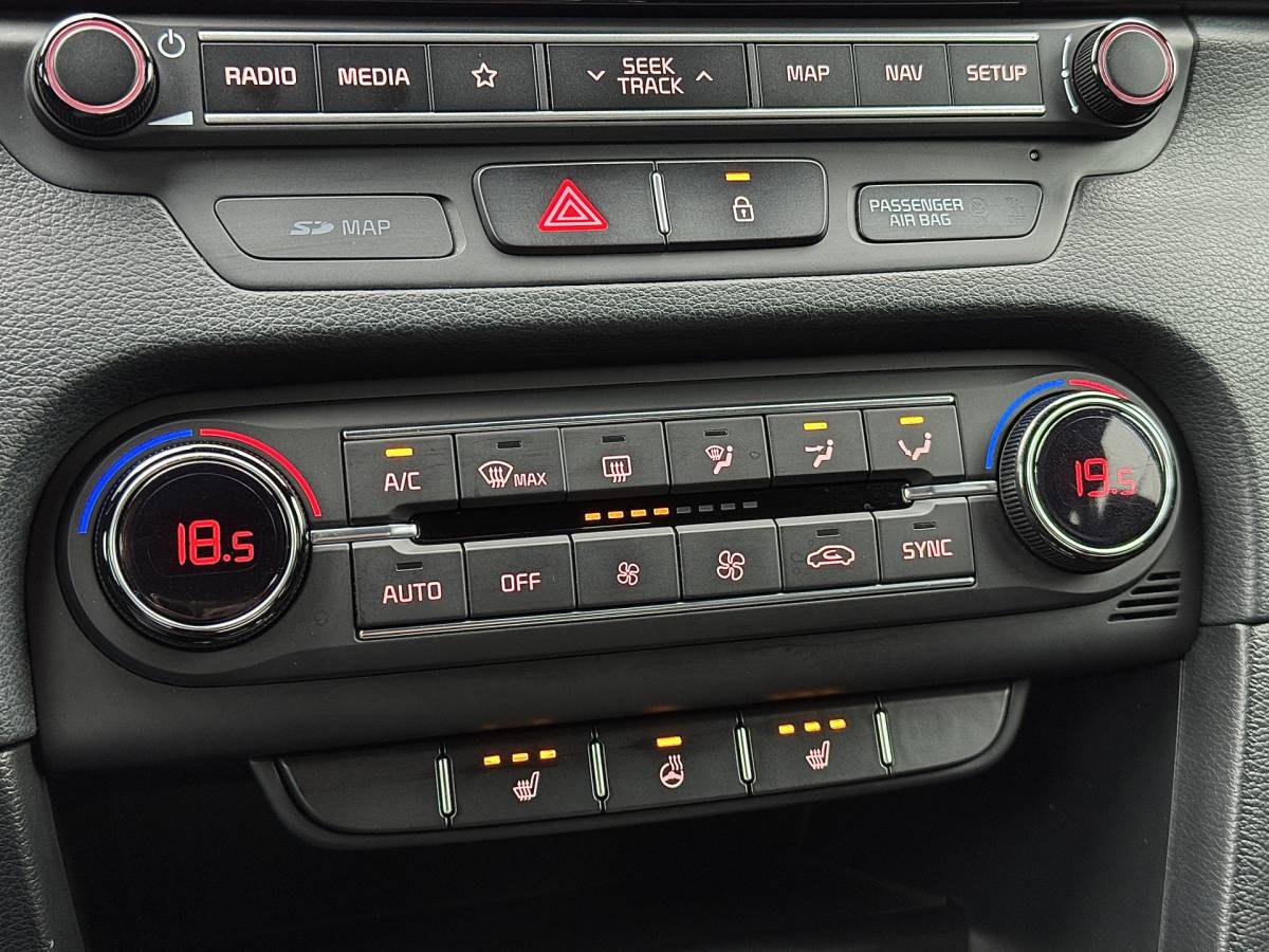 Kia Ceed Sportswagon Kia Ceed Sportswagon 1.0 T-GDi GT-Line | Panoramadak | Stuurwielverwarming | Stoelverwarming | Camera | DAB | Apple Carplay | Android Auto | Lane Assist | Keyless Go | Keyless Entry |