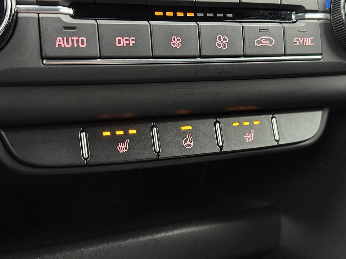 Kia Ceed Sportswagon Kia Ceed Sportswagon 1.0 T-GDi GT-Line | Panoramadak | Stuurwielverwarming | Stoelverwarming | Camera | DAB | Apple Carplay | Android Auto | Lane Assist | Keyless Go | Keyless Entry |