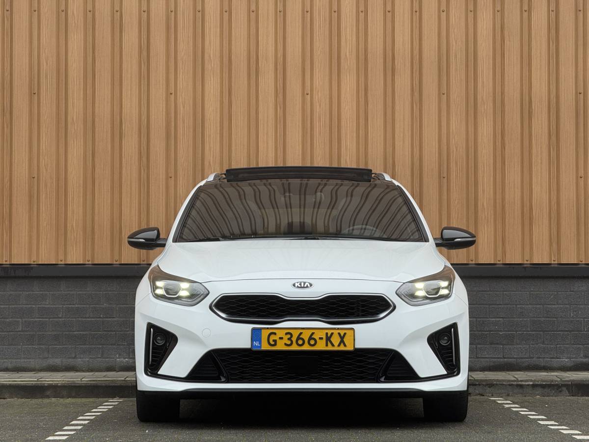 Kia Ceed Sportswagon Kia Ceed Sportswagon 1.0 T-GDi GT-Line | Panoramadak | Stuurwielverwarming | Stoelverwarming | Camera | DAB | Apple Carplay | Android Auto | Lane Assist | Keyless Go | Keyless Entry |