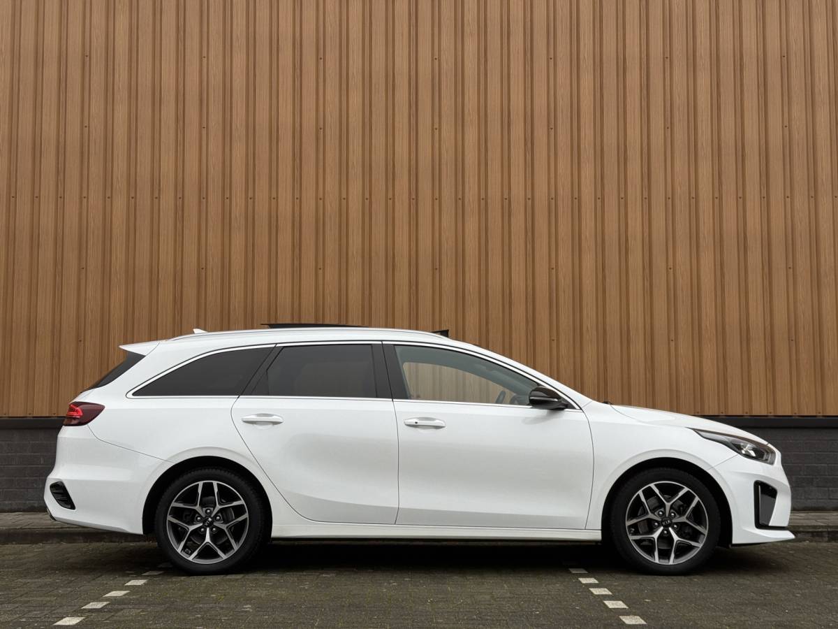 Kia Ceed Sportswagon Kia Ceed Sportswagon 1.0 T-GDi GT-Line | Panoramadak | Stuurwielverwarming | Stoelverwarming | Camera | DAB | Apple Carplay | Android Auto | Lane Assist | Keyless Go | Keyless Entry |