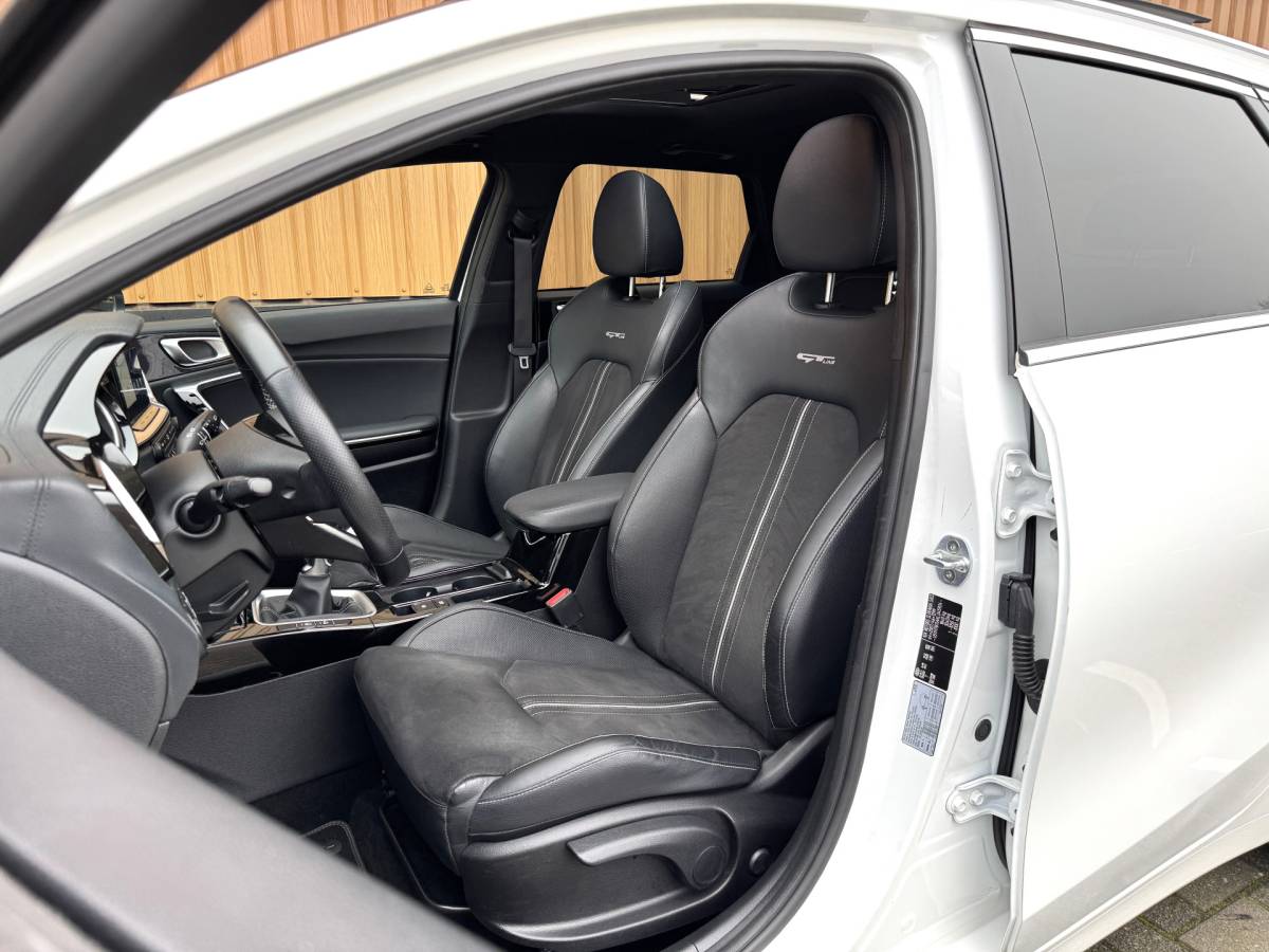 Kia Ceed Sportswagon Kia Ceed Sportswagon 1.0 T-GDi GT-Line | Panoramadak | Stuurwielverwarming | Stoelverwarming | Camera | DAB | Apple Carplay | Android Auto | Lane Assist | Keyless Go | Keyless Entry |