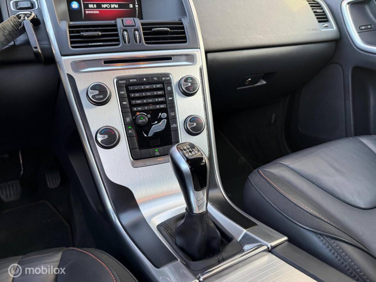 Volvo XC60 Volvo XC60 2.0 D3 FWD Ocean Race Clima/Cruise/PDC/Trekhaak