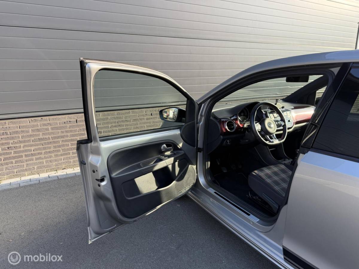 Volkswagen up! Volkswagen Up! 1.0 TSI GTI BEATS! VOL! CLIMA*CRUISE*PANO*CAM