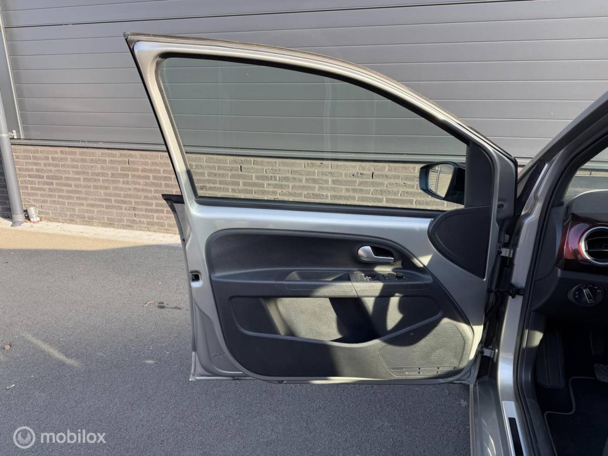 Volkswagen up! Volkswagen Up! 1.0 TSI GTI BEATS! VOL! CLIMA*CRUISE*PANO*CAM