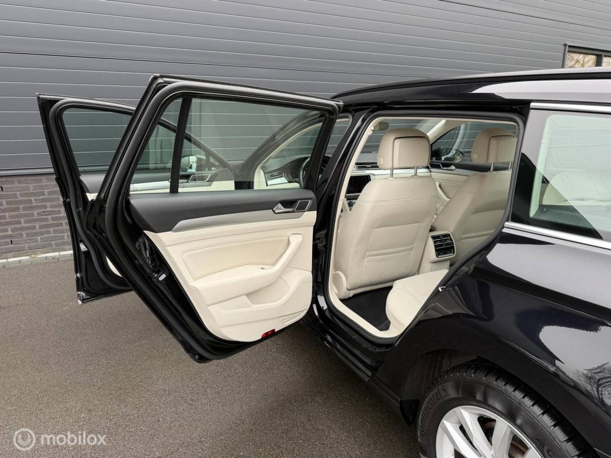 Volkswagen Passat Volkswagen Passat Variant 1.4 TSI ACT DSG CFL ADABCR*CARPLAY*HAAK