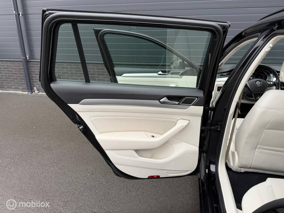 Volkswagen Passat Volkswagen Passat Variant 1.4 TSI ACT DSG CFL ADABCR*CARPLAY*HAAK