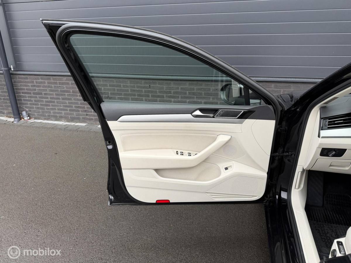 Volkswagen Passat Volkswagen Passat Variant 1.4 TSI ACT DSG CFL ADABCR*CARPLAY*HAAK