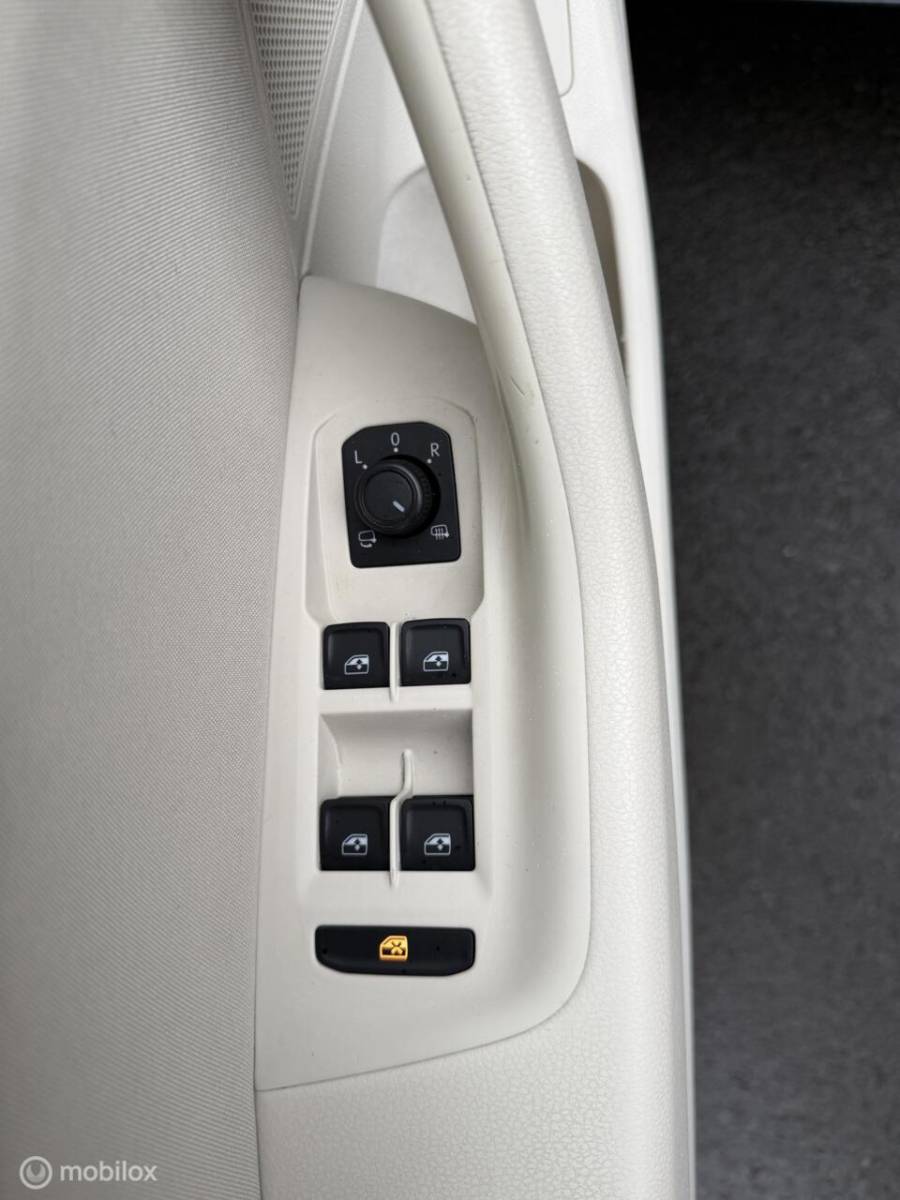 Volkswagen Passat Volkswagen Passat Variant 1.4 TSI ACT DSG CFL ADABCR*CARPLAY*HAAK