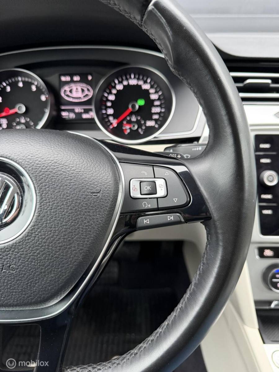 Volkswagen Passat Volkswagen Passat Variant 1.4 TSI ACT DSG CFL ADABCR*CARPLAY*HAAK