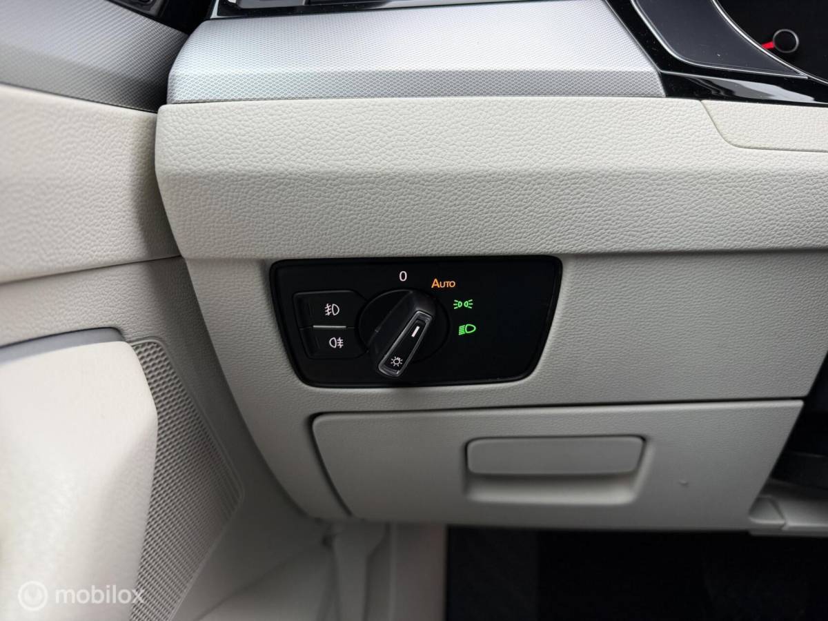 Volkswagen Passat Volkswagen Passat Variant 1.4 TSI ACT DSG CFL ADABCR*CARPLAY*HAAK