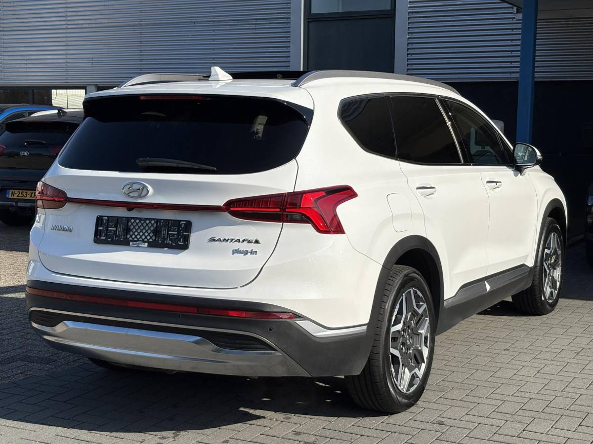Hyundai Santa Fe Hyundai Santa Fe 1.6 T-GDI PHEV Premium Sky 7p. | Afneembare trekhaak | Panoramadak | Stoelverwarming | Adaptive cruise control | Camera | KRELL