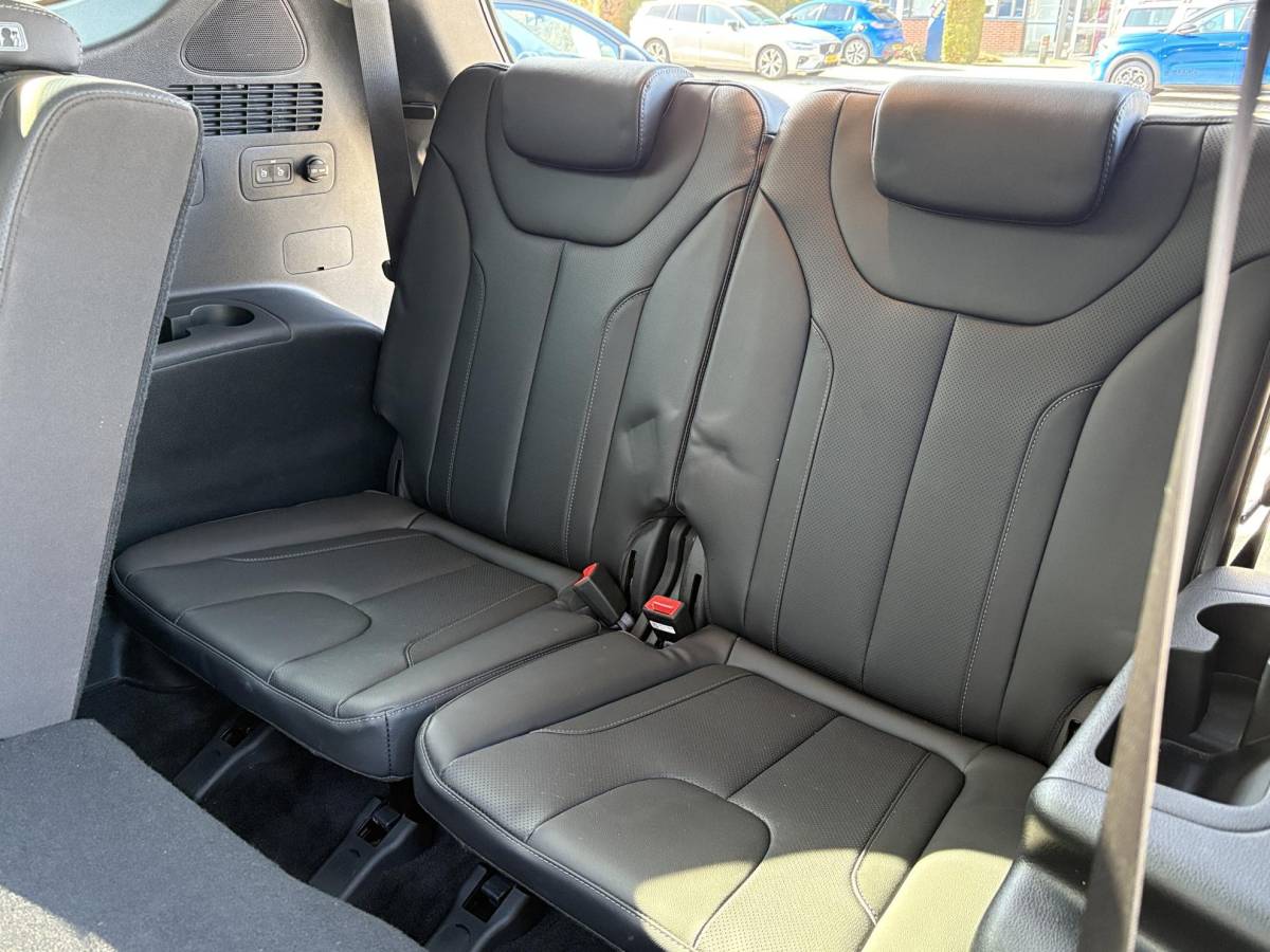 Hyundai Santa Fe Hyundai Santa Fe 1.6 T-GDI PHEV Premium Sky 7p. | Afneembare trekhaak | Panoramadak | Stoelverwarming | Adaptive cruise control | Camera | KRELL