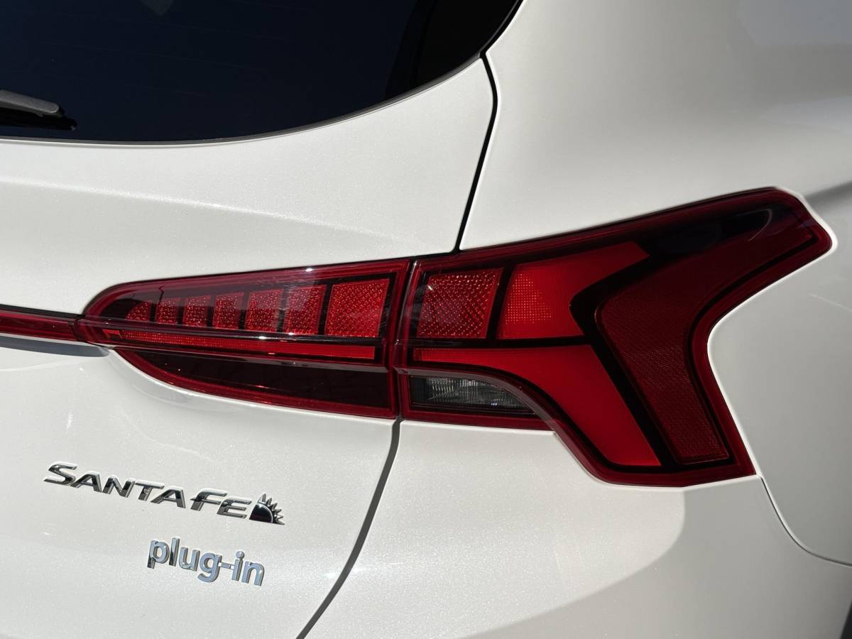 Hyundai Santa Fe Hyundai Santa Fe 1.6 T-GDI PHEV Premium Sky 7p. | Afneembare trekhaak | Panoramadak | Stoelverwarming | Adaptive cruise control | Camera | KRELL