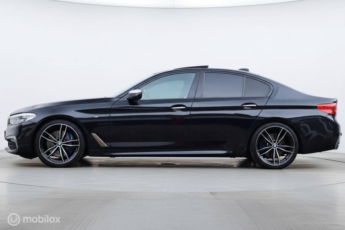 BMW 5 Serie BMW M550i xDrive High Ex 544pk | pano | CoPilot | nappaleer