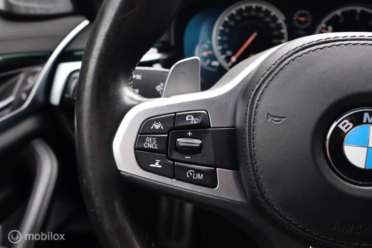 BMW 5 Serie BMW M550i xDrive High Ex 544pk | pano | CoPilot | nappaleer