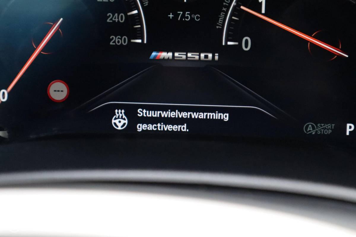 BMW 5 Serie BMW M550i xDrive High Ex 544pk | pano | CoPilot | nappaleer