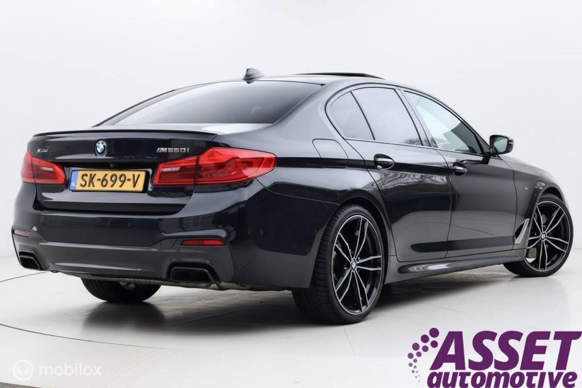 BMW 5 Serie BMW M550i xDrive High Ex 544pk | pano | CoPilot | nappaleer