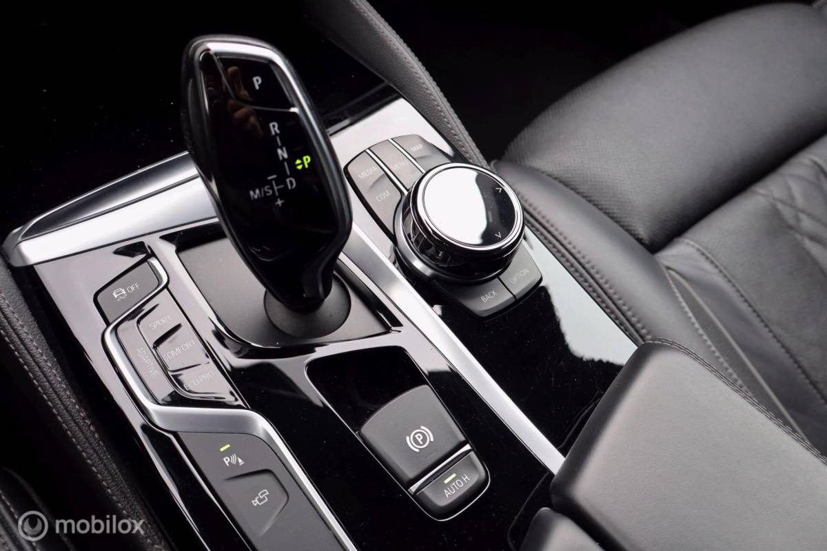 BMW 5 Serie BMW M550i xDrive High Ex 544pk | pano | CoPilot | nappaleer